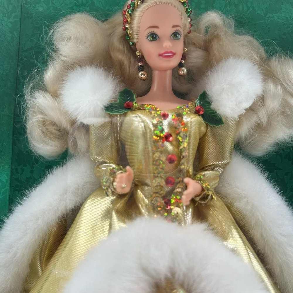 1994 Happy Holidays Special Edition Barbie NIB! Green Eyes But Brown On Box12155